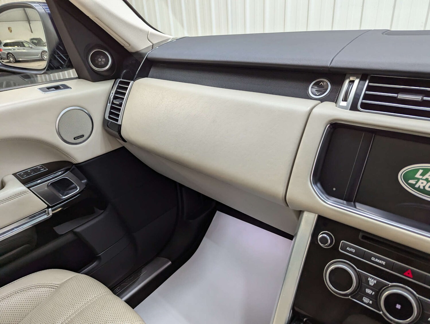 Used Land Rover Range Rover 2016 for sale - 76363795: Photo 92