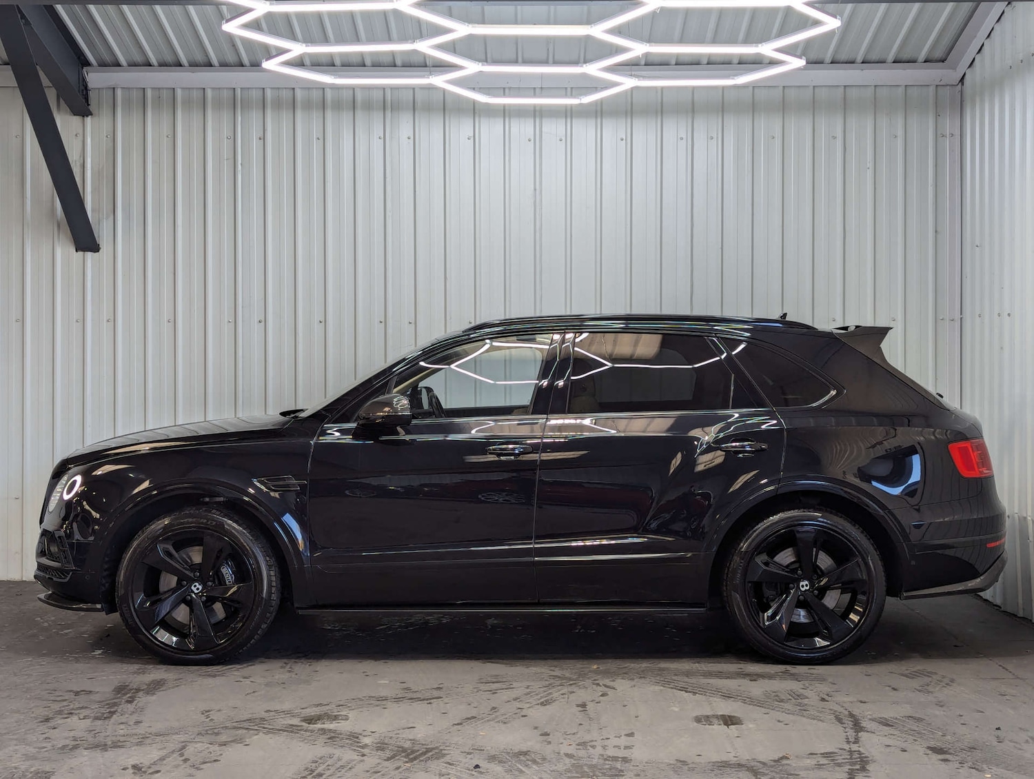 Used Bentley Bentayga 2017 for sale - 77022527: Photo 14