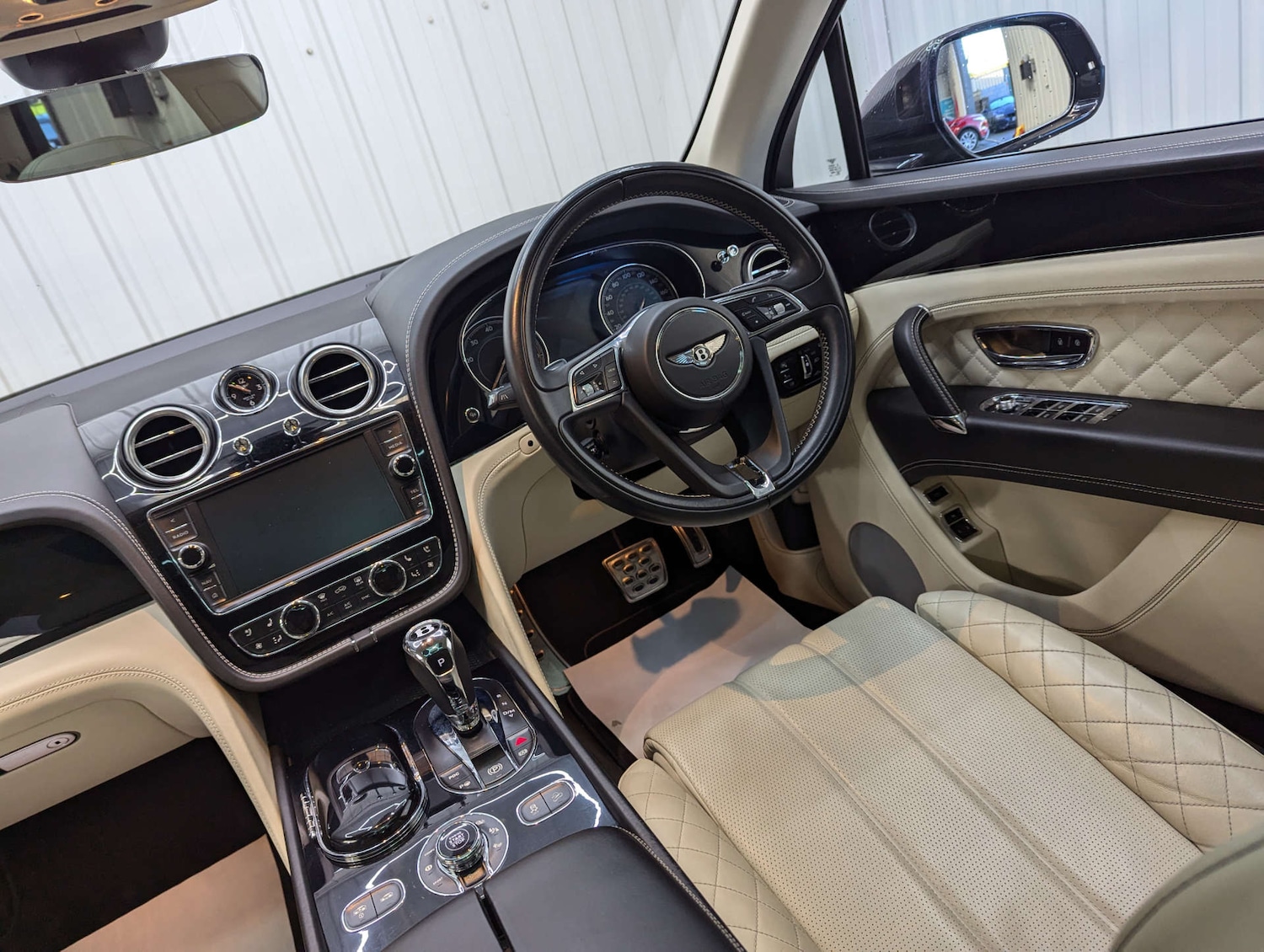 Used Bentley Bentayga 2017 for sale - 77022527: Photo 47