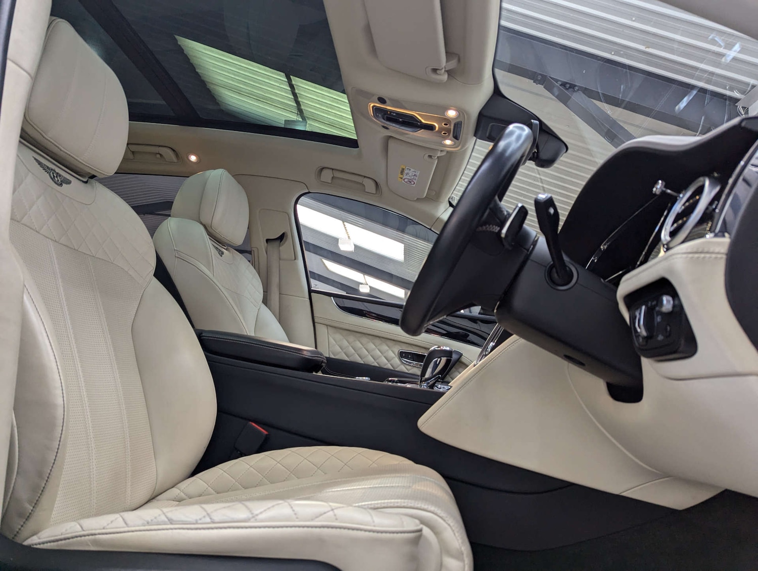 Used Bentley Bentayga 2017 for sale - 77022527: Photo 50