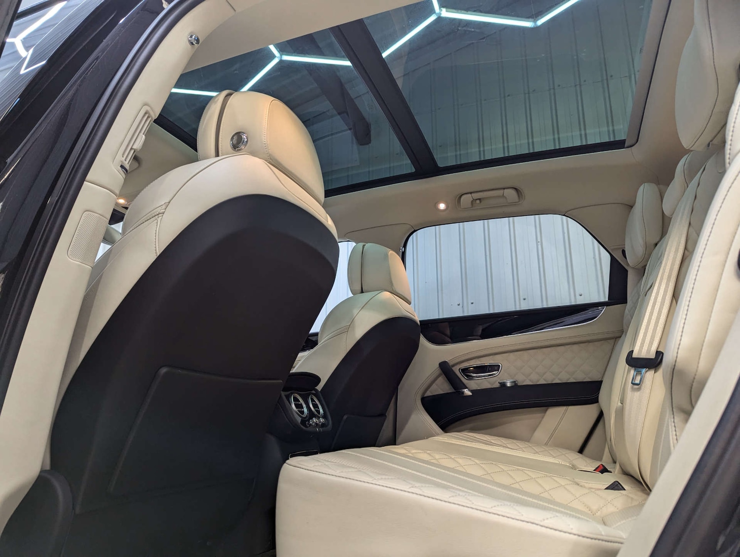 Used Bentley Bentayga 2017 for sale - 77022527: Photo 65