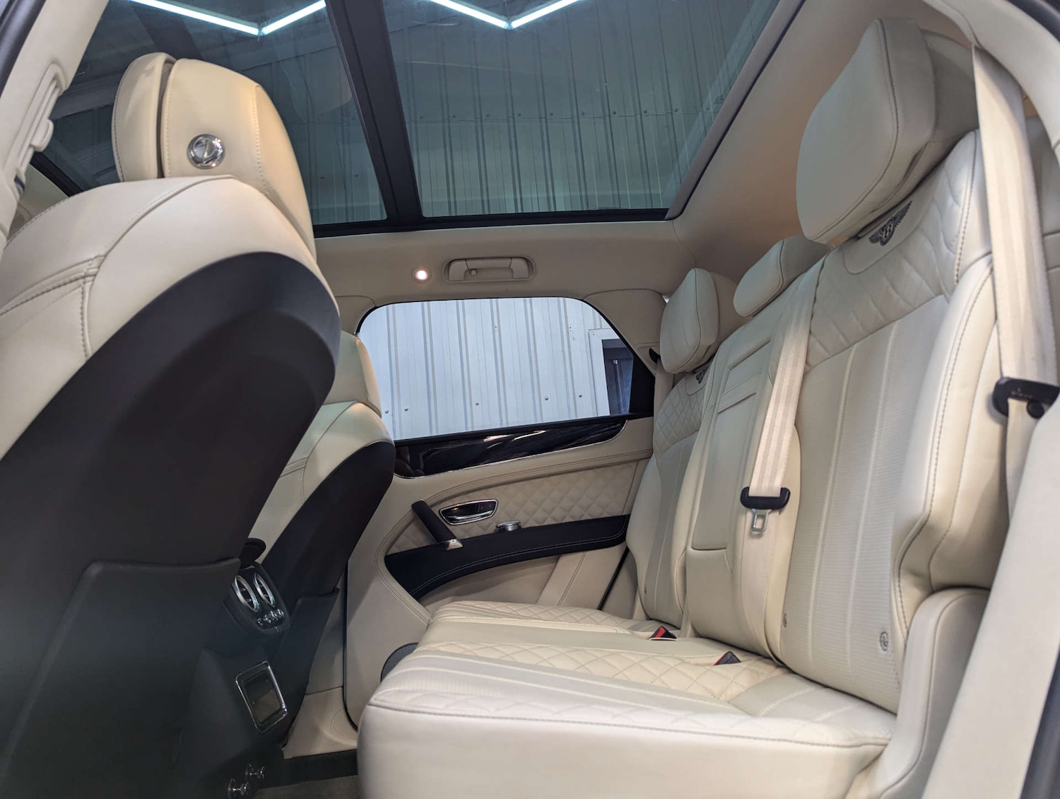 Used Bentley Bentayga 2017 for sale - 77022527: Photo 67