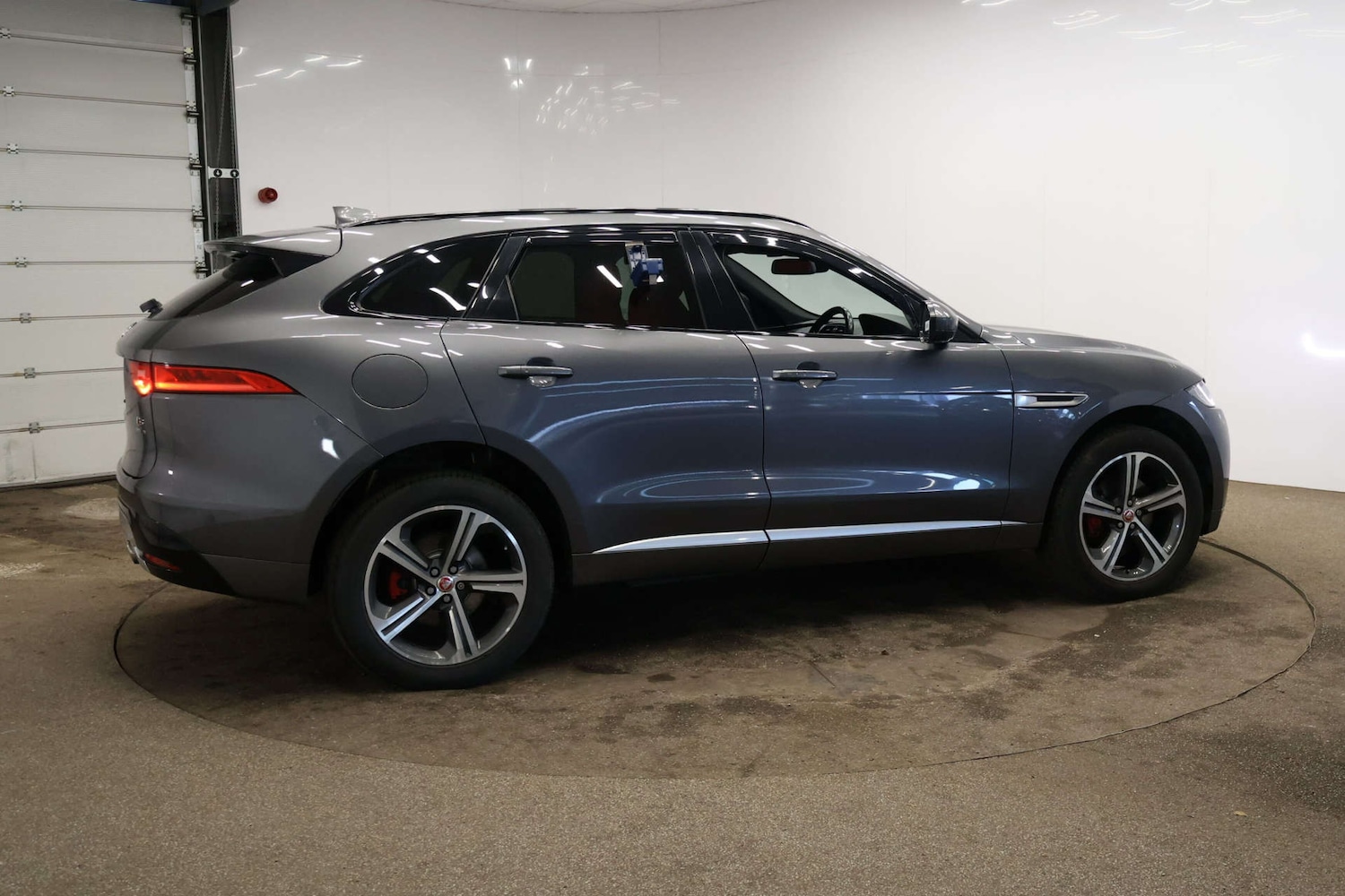 Used Jaguar F-Pace 2016 for sale - 77289423: Photo 9