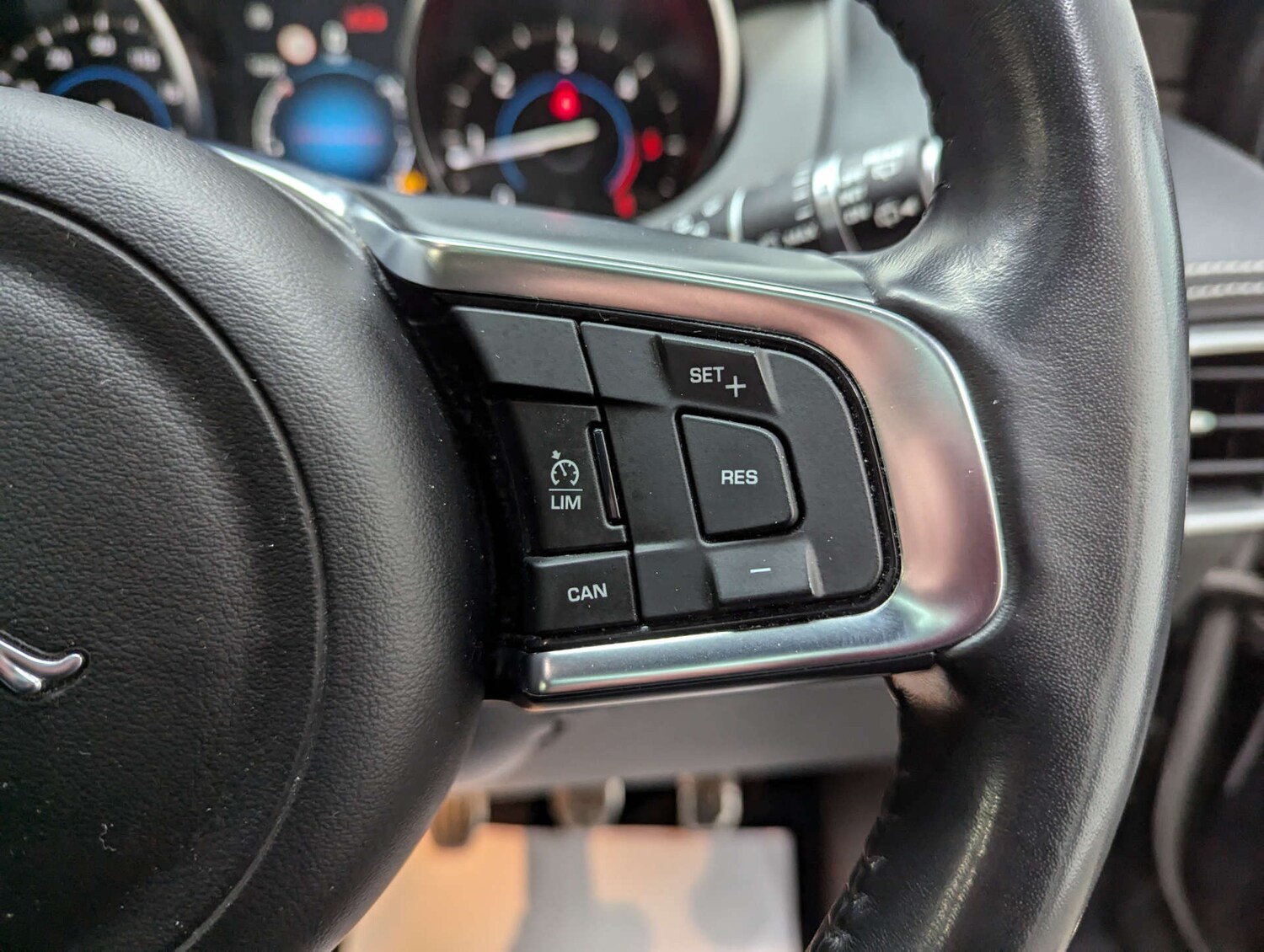 Used Jaguar F-Pace 2018 for sale - 76978043: Photo 75