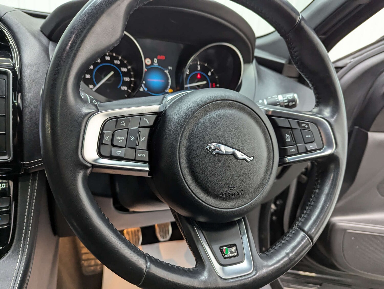 Used Jaguar F-Pace 2018 for sale - 76978043: Photo 77