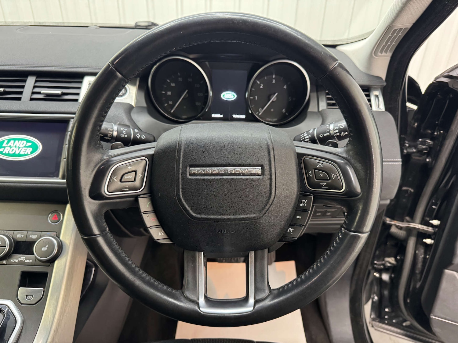 Used Land Rover Range Rover Evoque 2017 for sale - 77079012: Photo 76