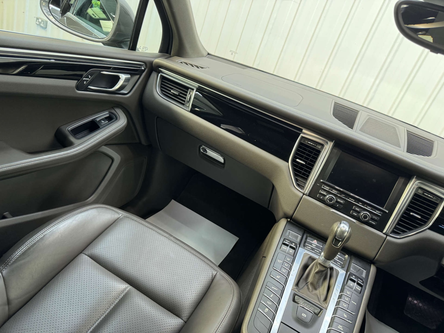 Used Porsche Macan 2015 for sale - 76023345: Photo 47