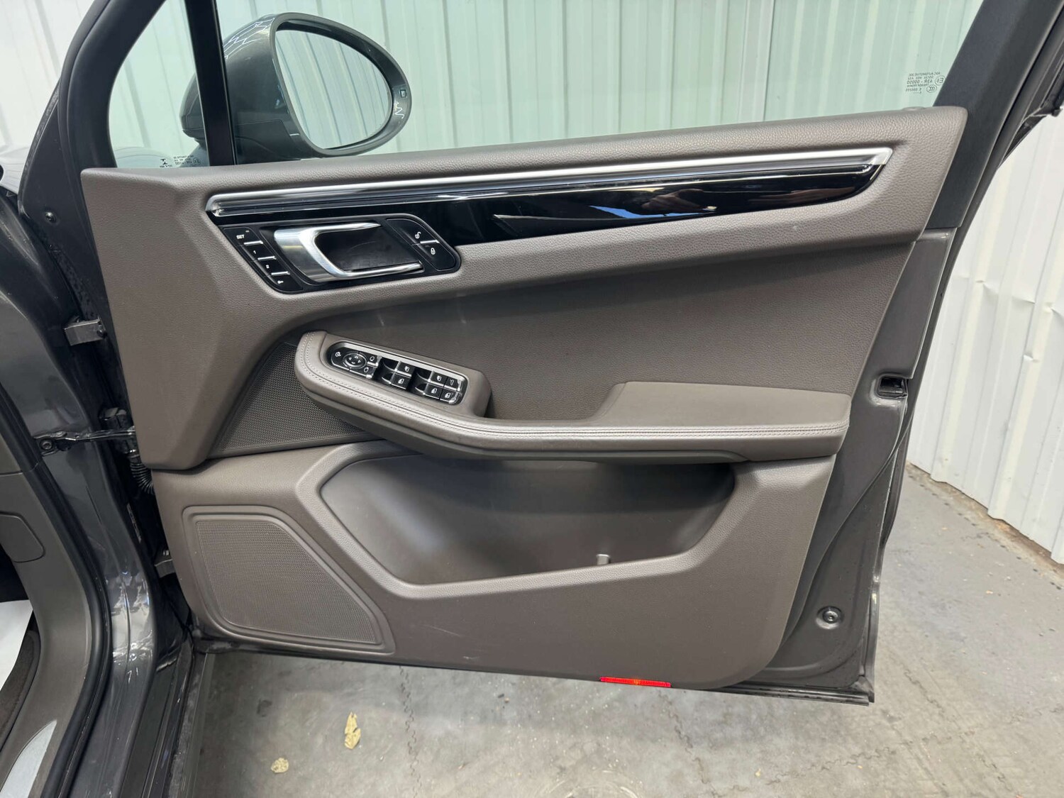 Used Porsche Macan 2015 for sale - 76023345: Photo 54