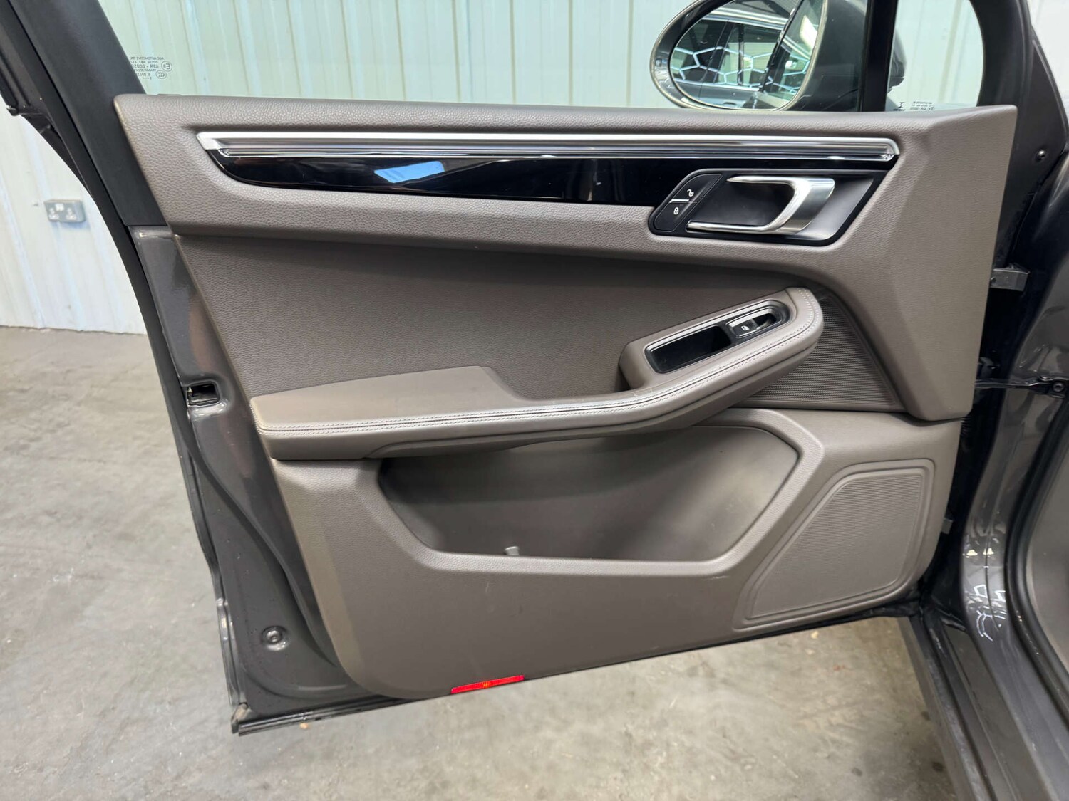 Used Porsche Macan 2015 for sale - 76023345: Photo 60