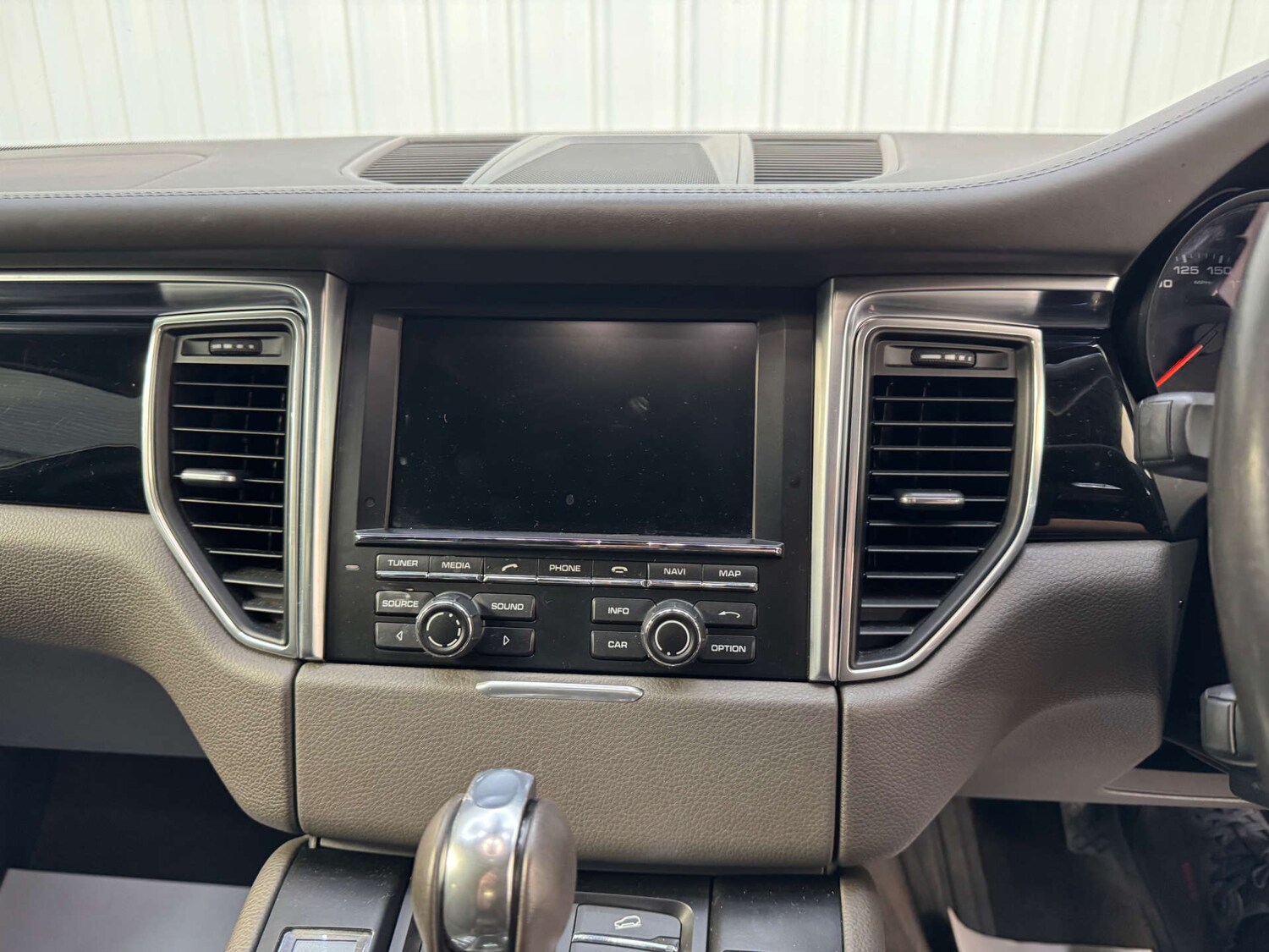 Used Porsche Macan 2015 for sale - 76023345: Photo 84