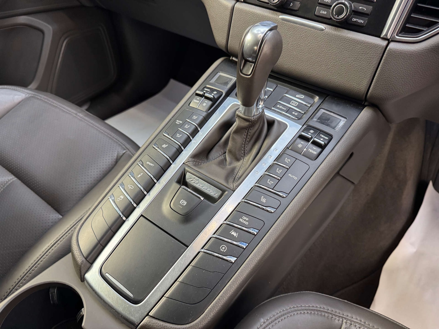 Used Porsche Macan 2015 for sale - 76023345: Photo 91