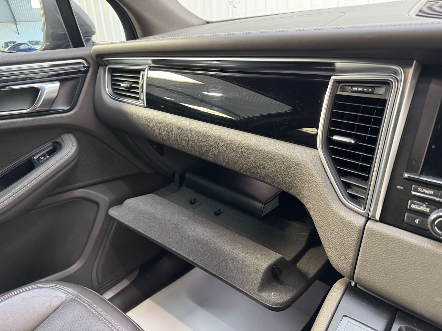Used Porsche Macan 2015 for sale - 76023345: Photo 93