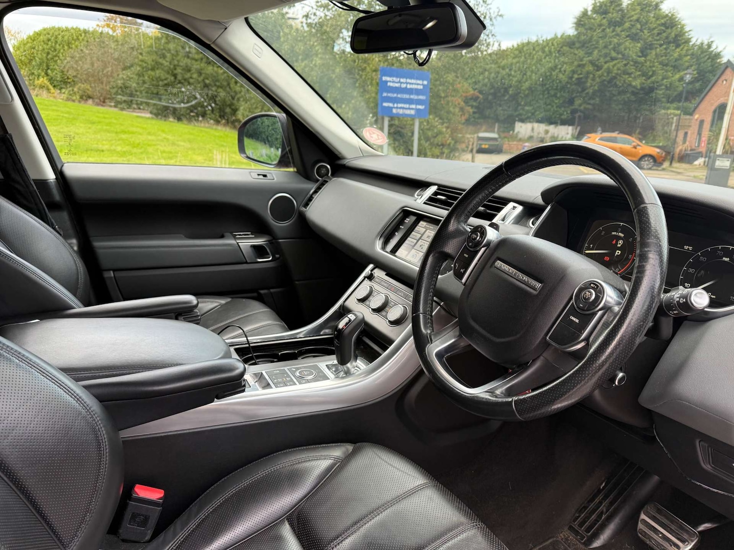 Used Land Rover Range Rover Sport 2015 for sale - 76401888: Photo 2