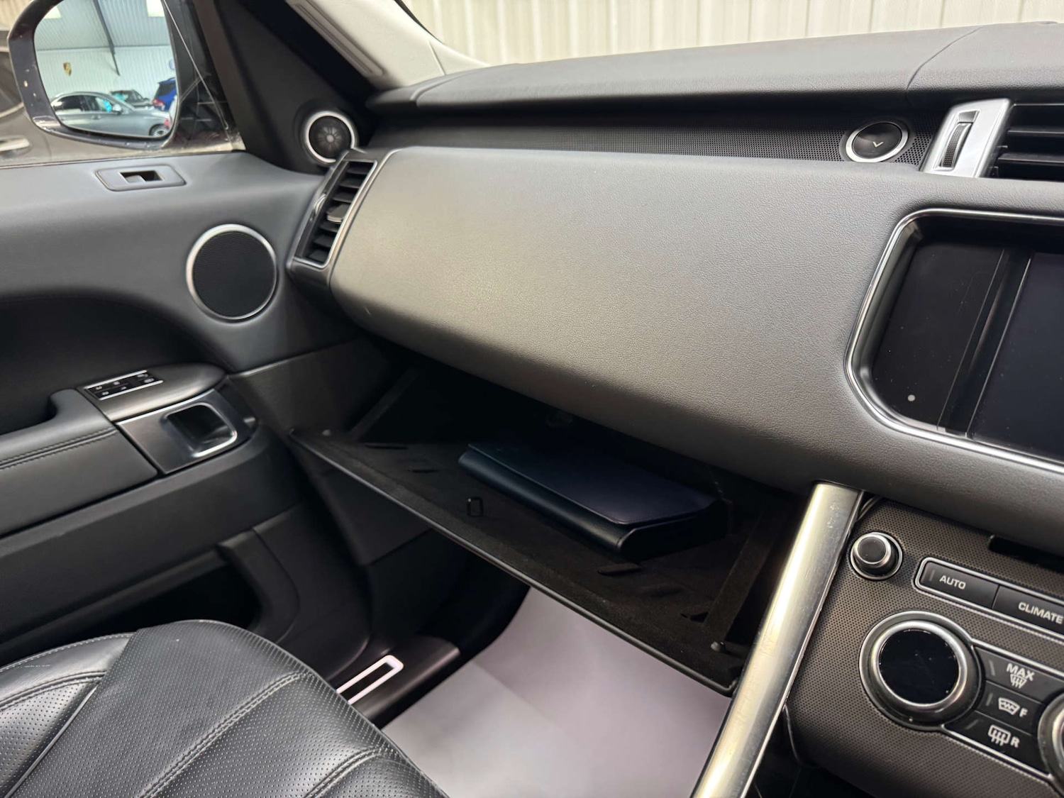 Used Land Rover Range Rover Sport 2015 for sale - 76401888: Photo 90