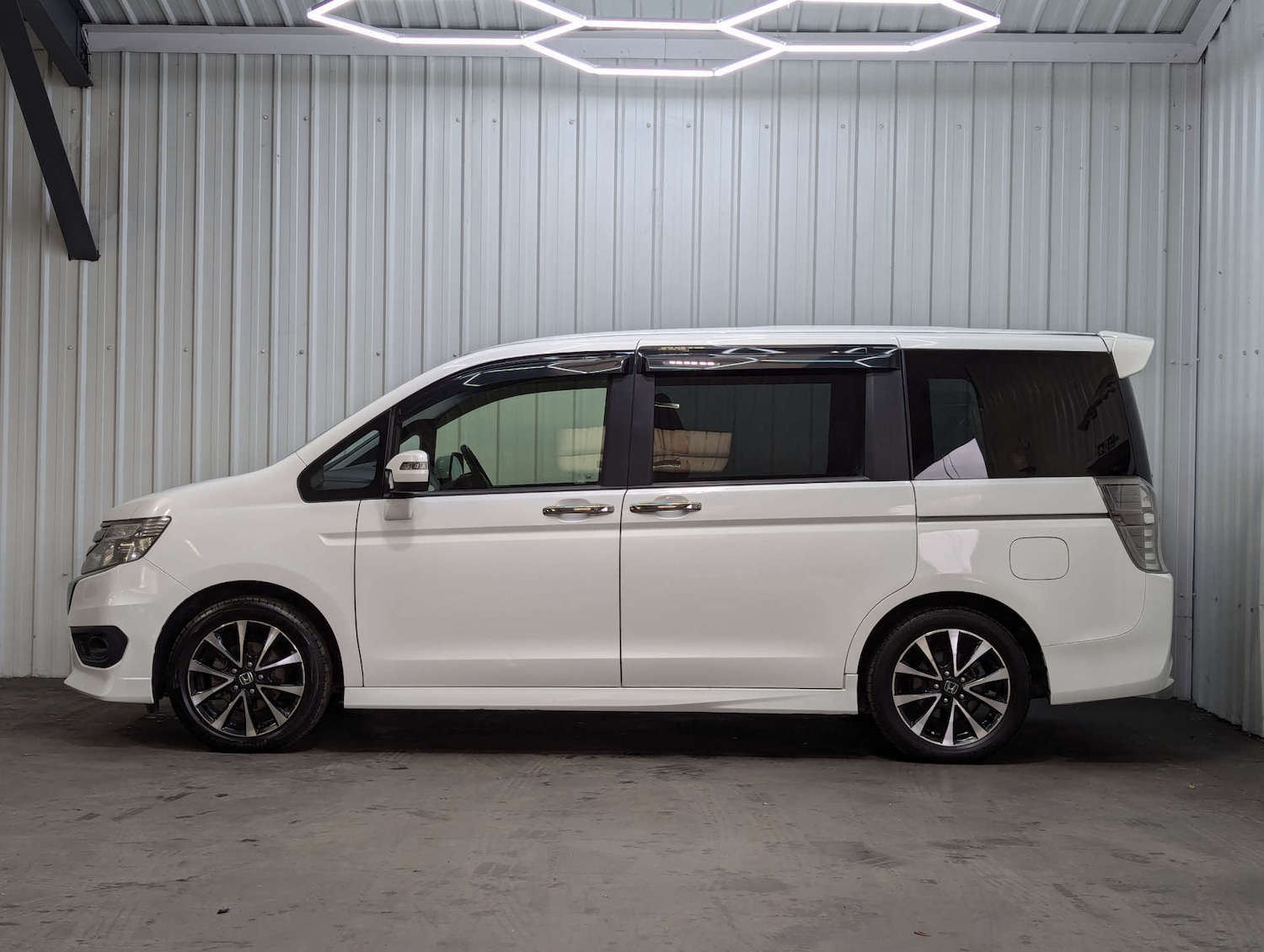 Used Honda Stepwagon 2024 for sale - 76606062: Photo 14