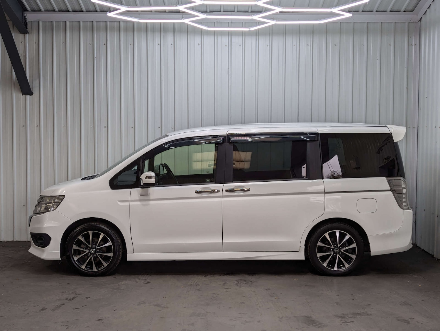 Used Honda Stepwagon 2024 for sale - 76606062: Photo 15