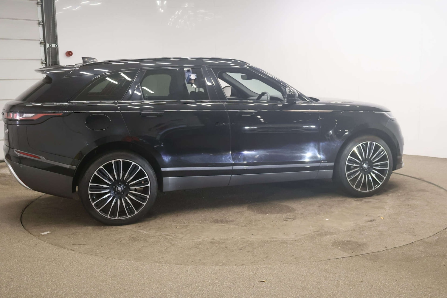 Used Land Rover Range Rover Velar 2018 for sale - 76830010: Photo 9