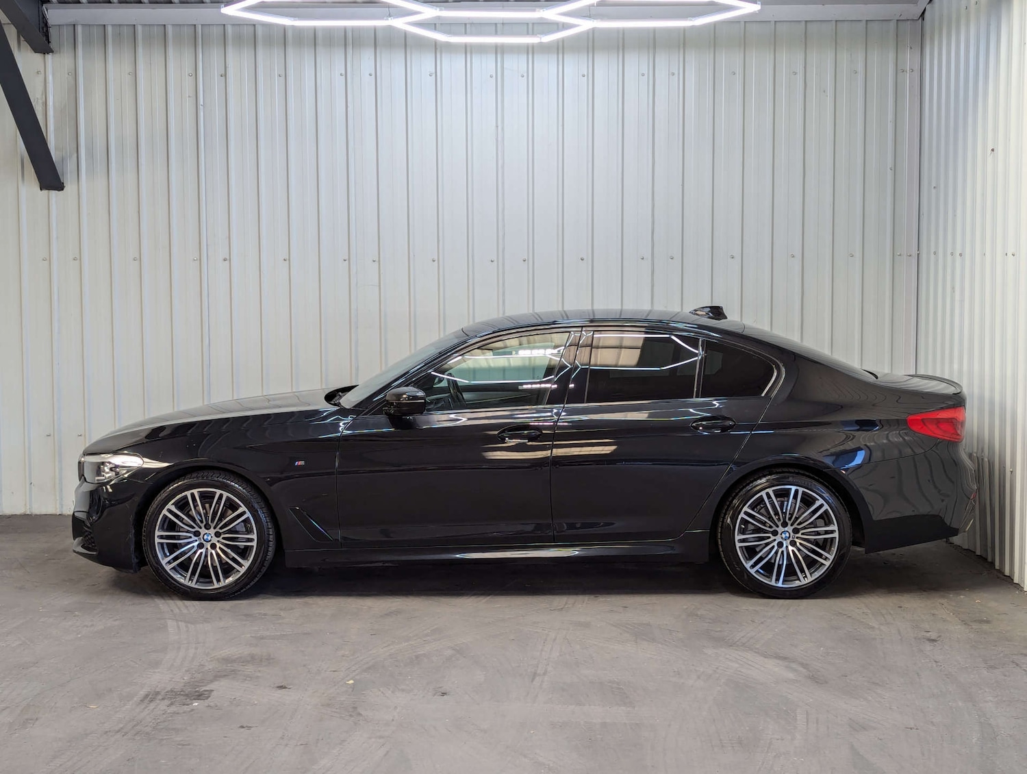 Used BMW 5 Series 2019 for sale - 76363629: Photo 17