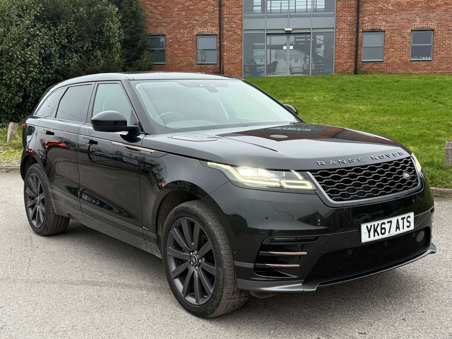 Used Land Rover Range Rover Velar 2017 for sale - 77409789: Photo 2
