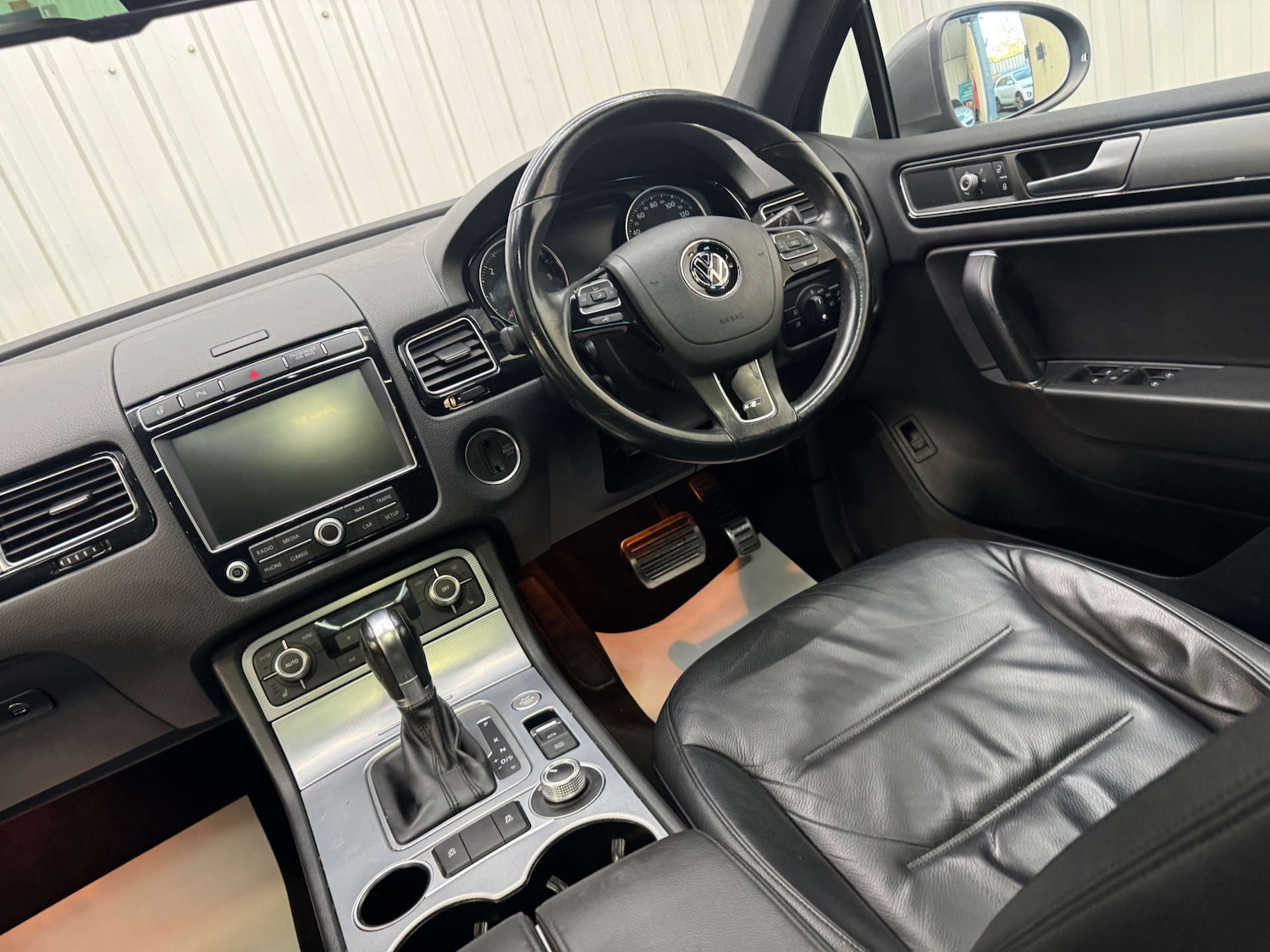 Used Volkswagen Touareg 2015 for sale - 77236257: Photo 47