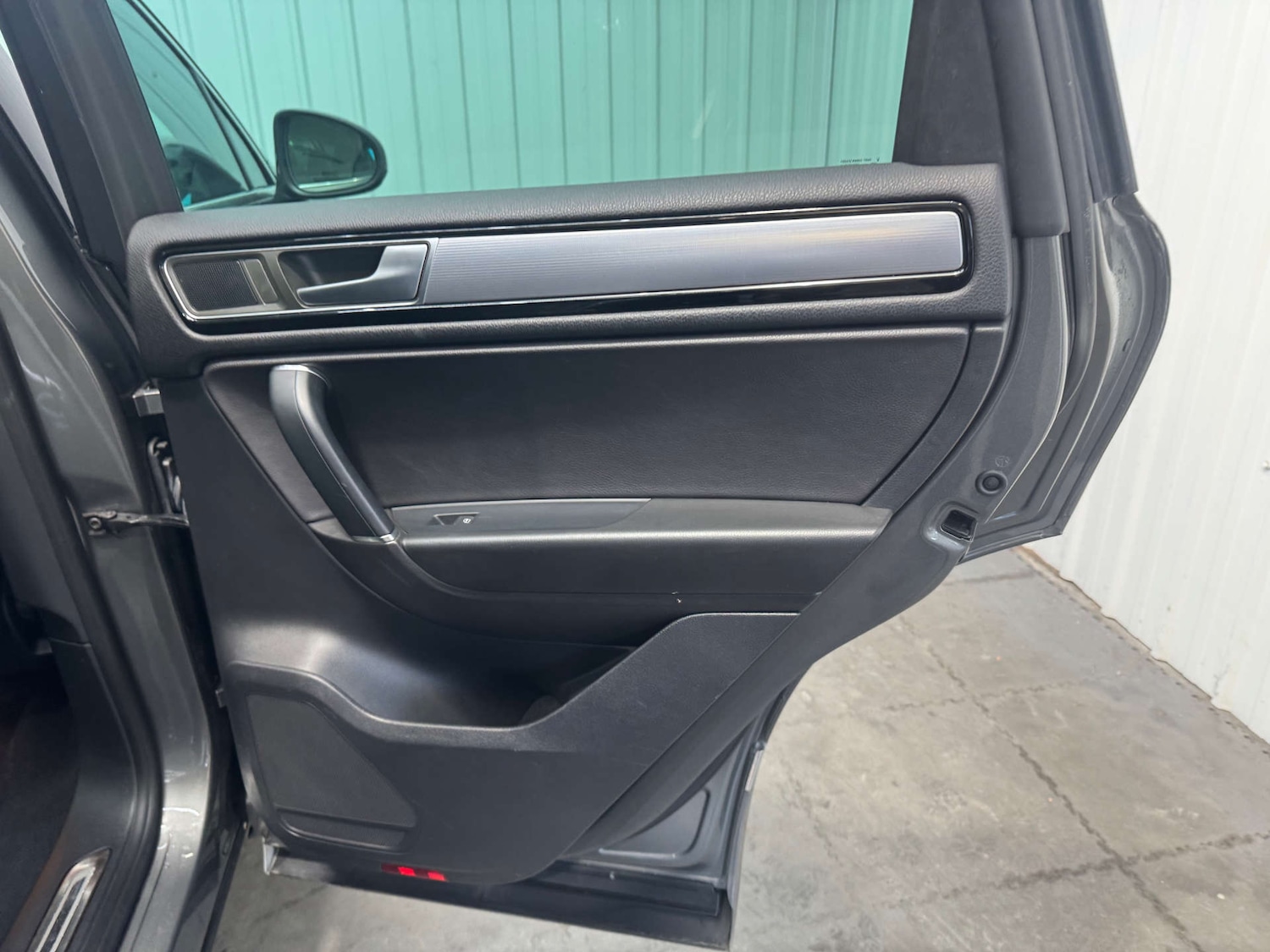 Used Volkswagen Touareg 2015 for sale - 77236257: Photo 65