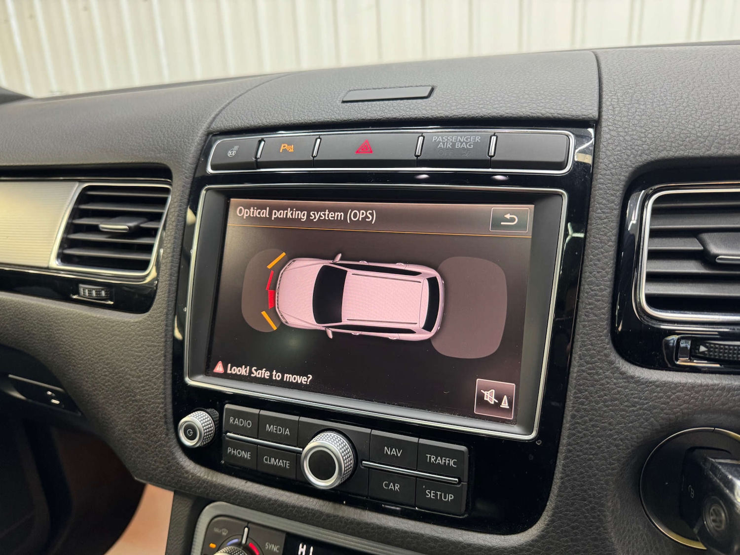 Used Volkswagen Touareg 2015 for sale - 77236257: Photo 84