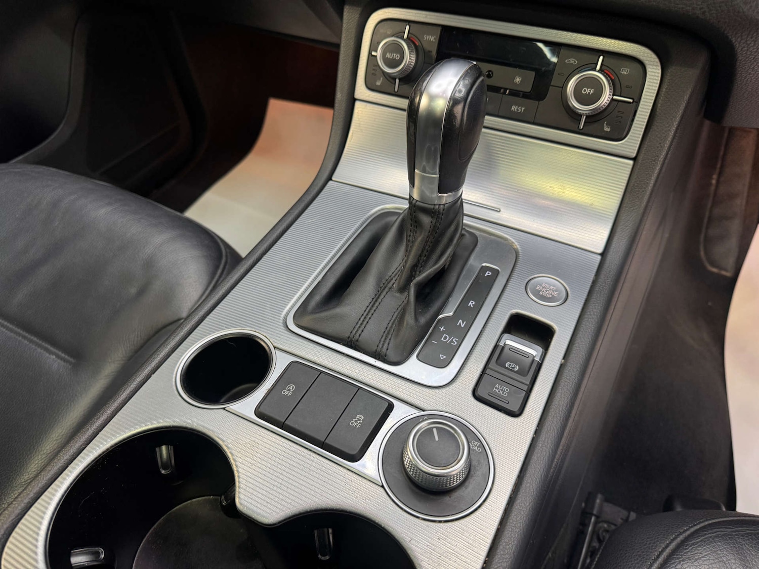 Used Volkswagen Touareg 2015 for sale - 77236257: Photo 89