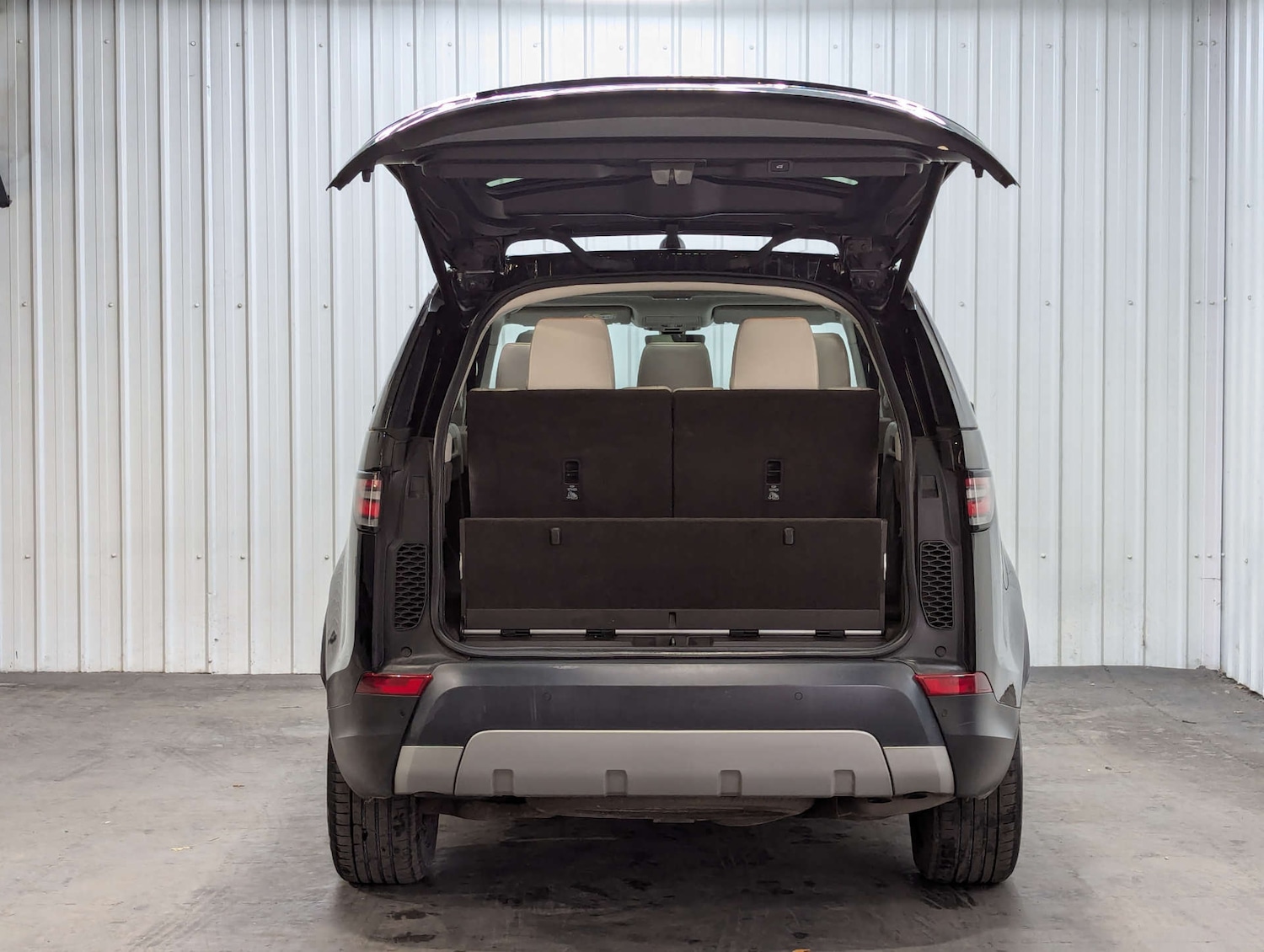 Used Land Rover Discovery 2017 for sale - 76471359: Photo 43