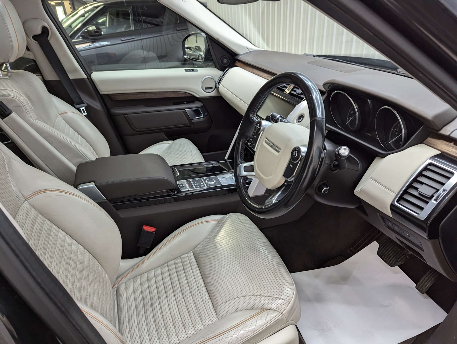 Used Land Rover Discovery 2017 for sale - 76471359: Photo 48