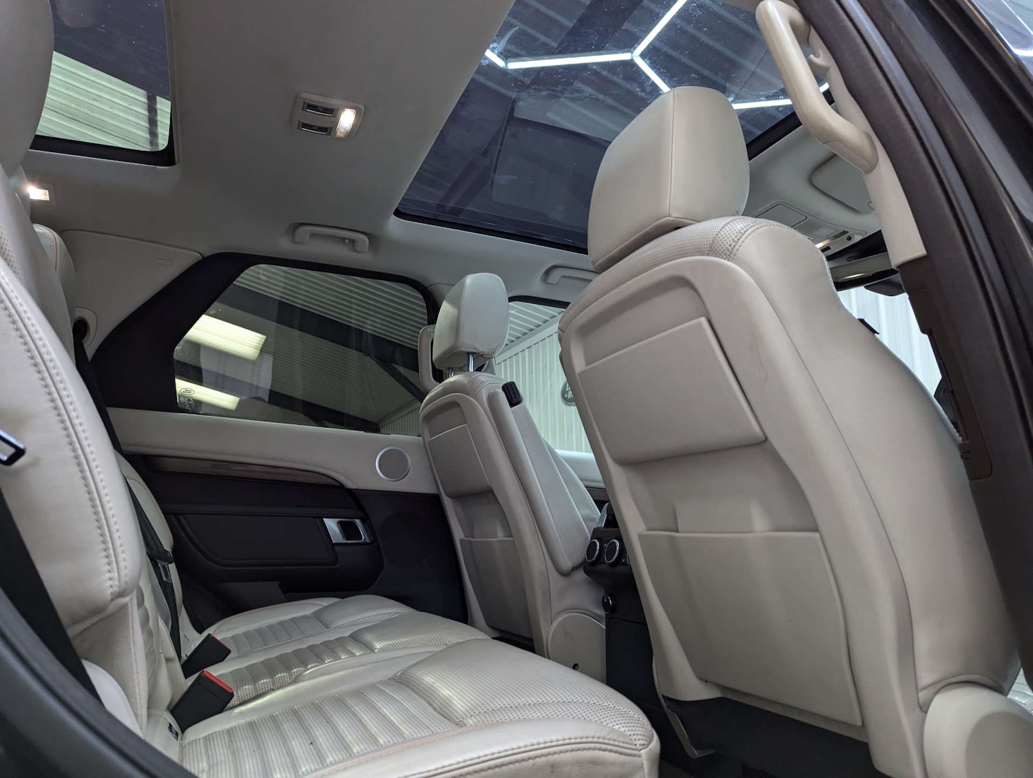 Used Land Rover Discovery 2017 for sale - 76471359: Photo 60