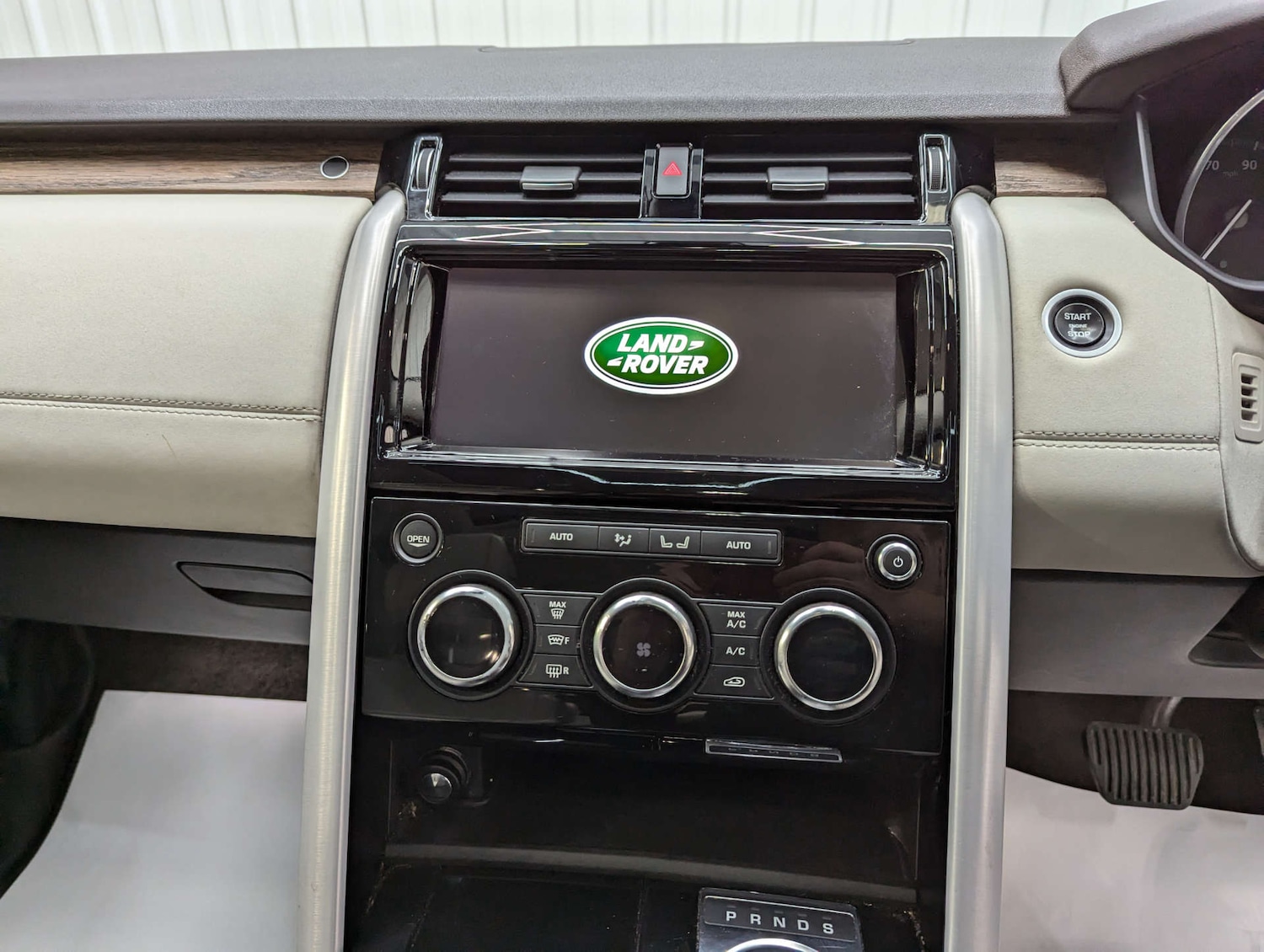 Used Land Rover Discovery 2017 for sale - 76471359: Photo 84