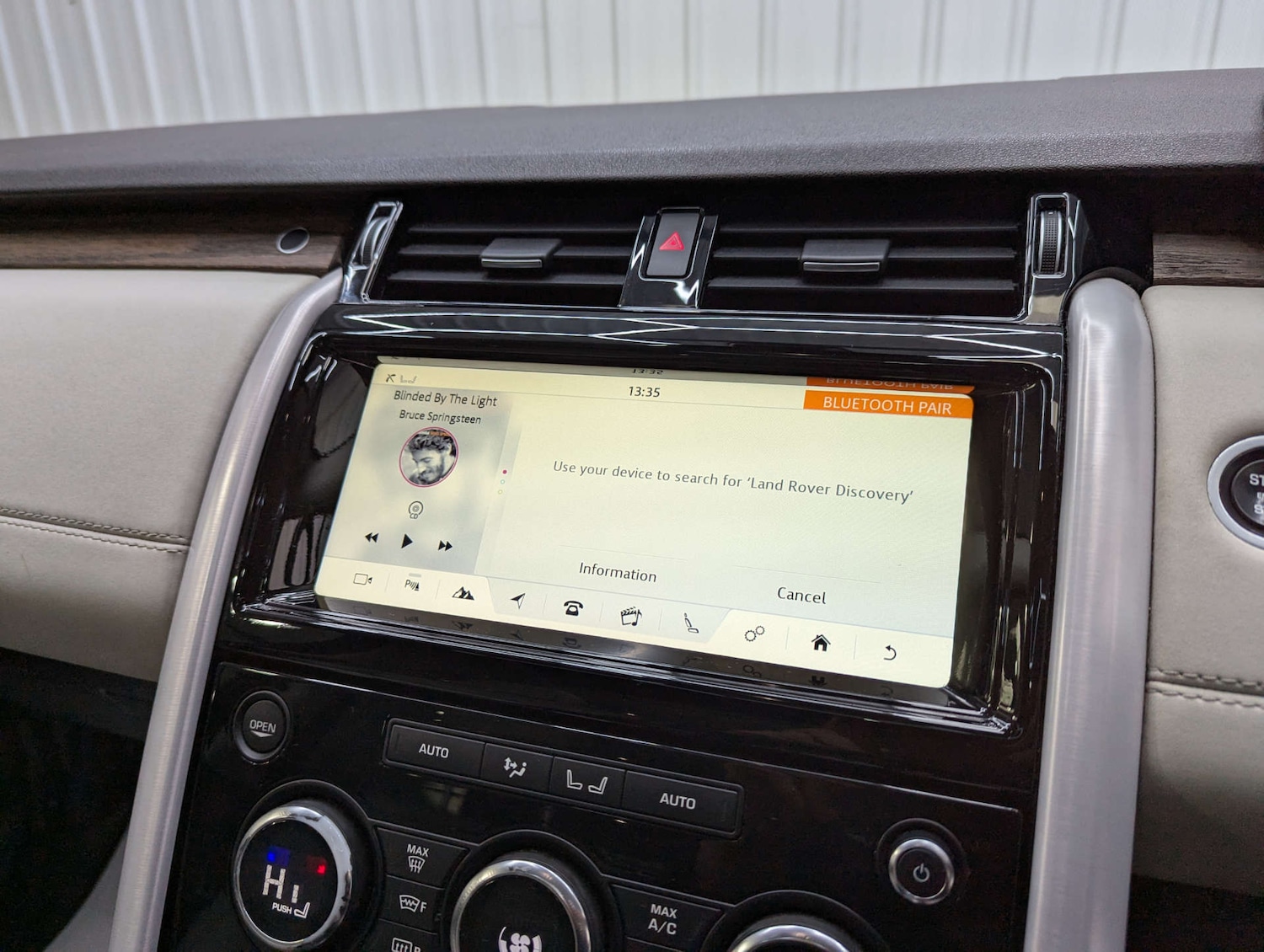 Used Land Rover Discovery 2017 for sale - 76471359: Photo 91