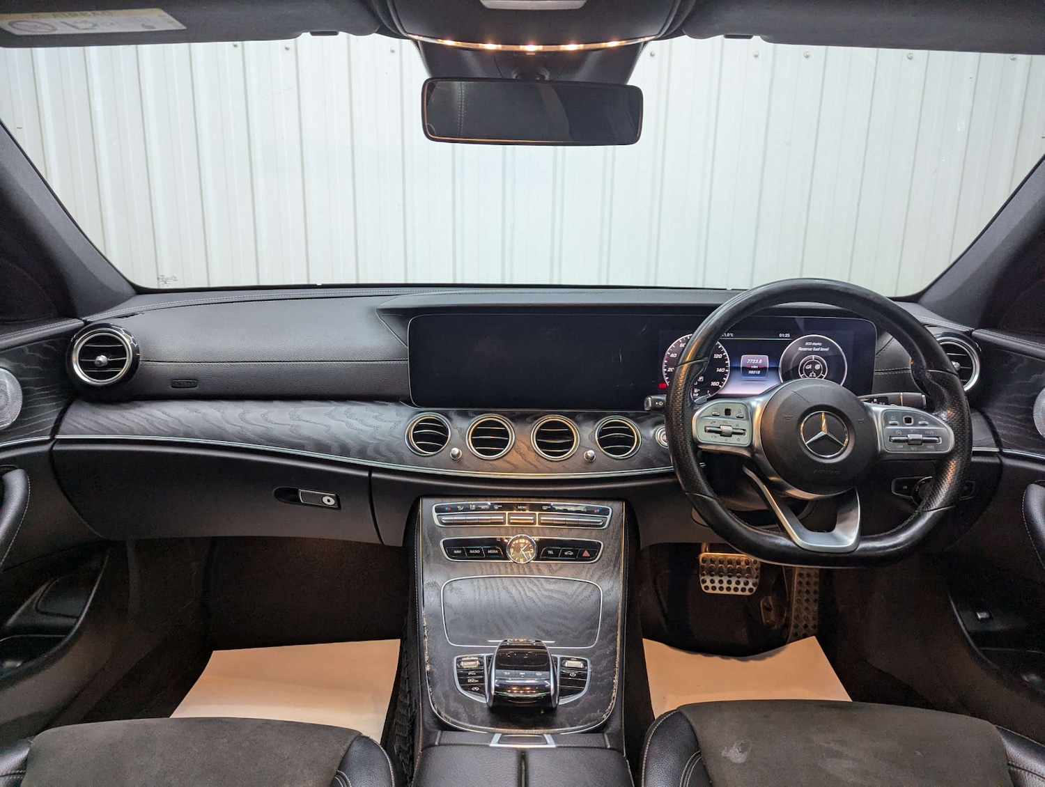 Used Mercedes-Benz E Class 2020 for sale - 76957765: Photo 2