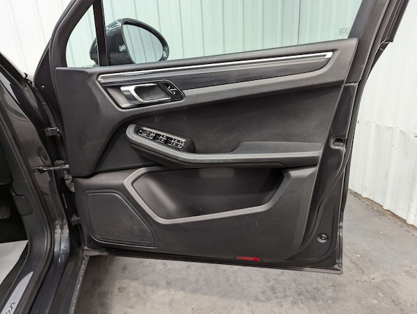 Used Porsche Macan 2016 for sale - 76278169: Photo 53