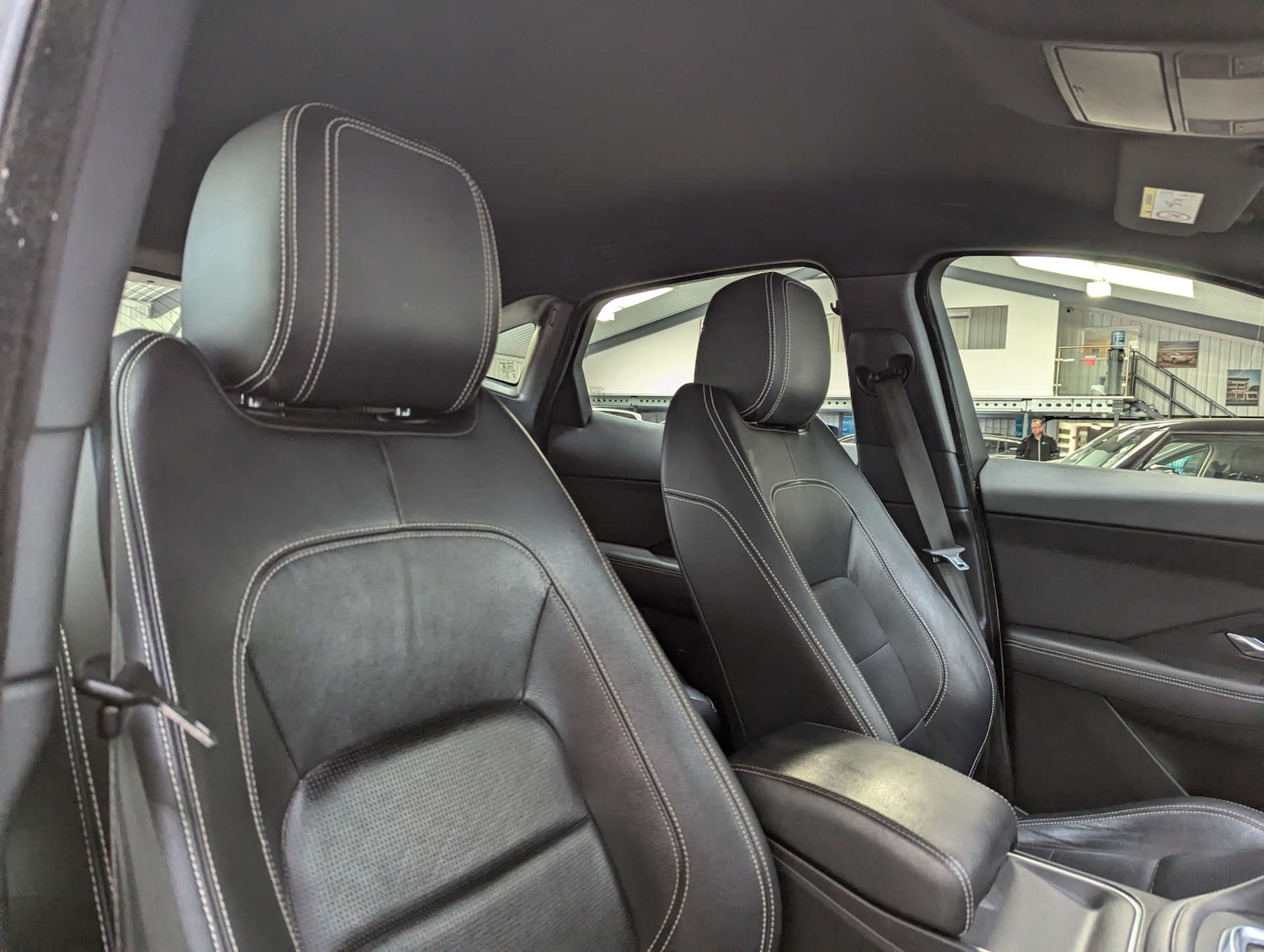 Used Jaguar E-Pace 2018 for sale - 76601790: Photo 2