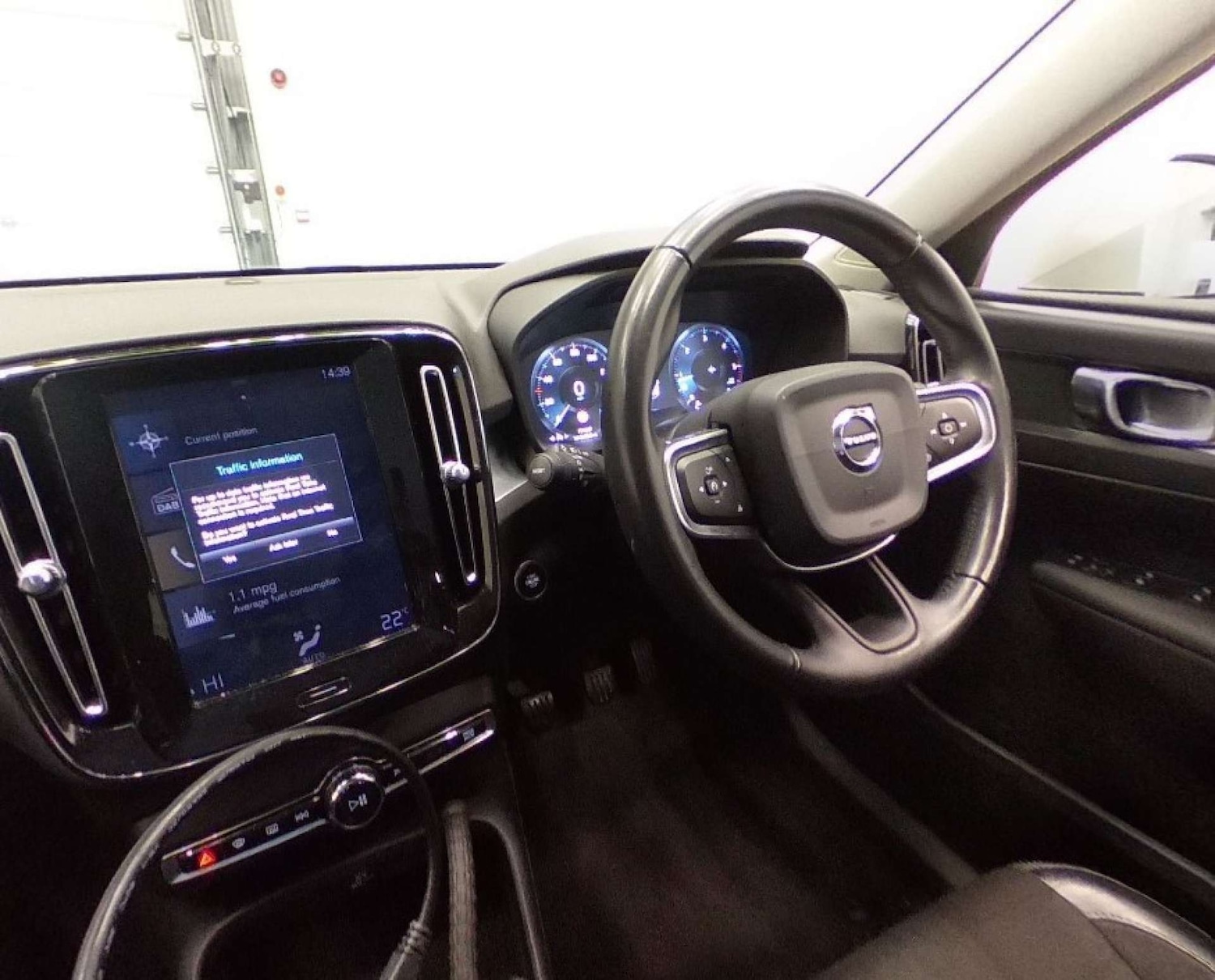 Used Volvo XC40 2019 for sale - 76343755: Photo 3