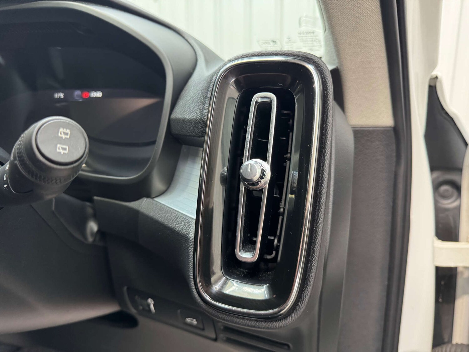 Used Volvo XC40 2019 for sale - 76343755: Photo 78