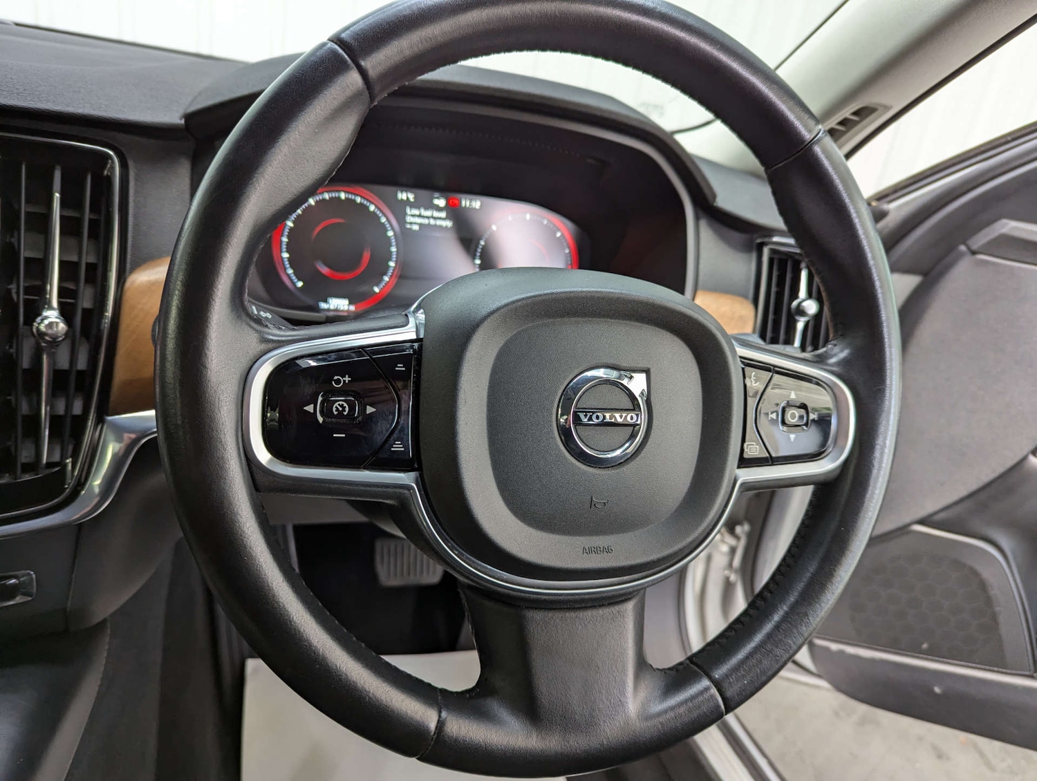 Used Volvo S90 2018 for sale - 76600882: Photo 76