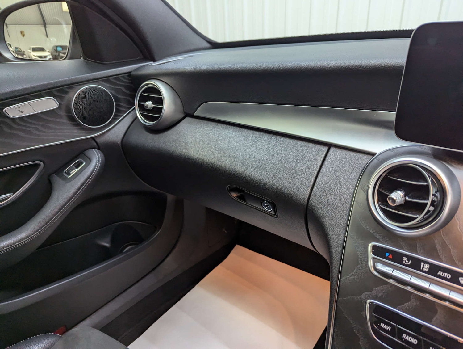 Used Mercedes-Benz C Class 2019 for sale - 77789729: Photo 75