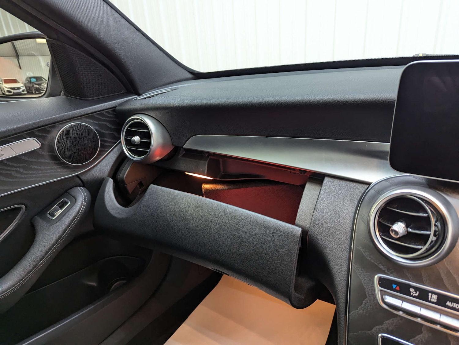 Used Mercedes-Benz C Class 2019 for sale - 77789729: Photo 76