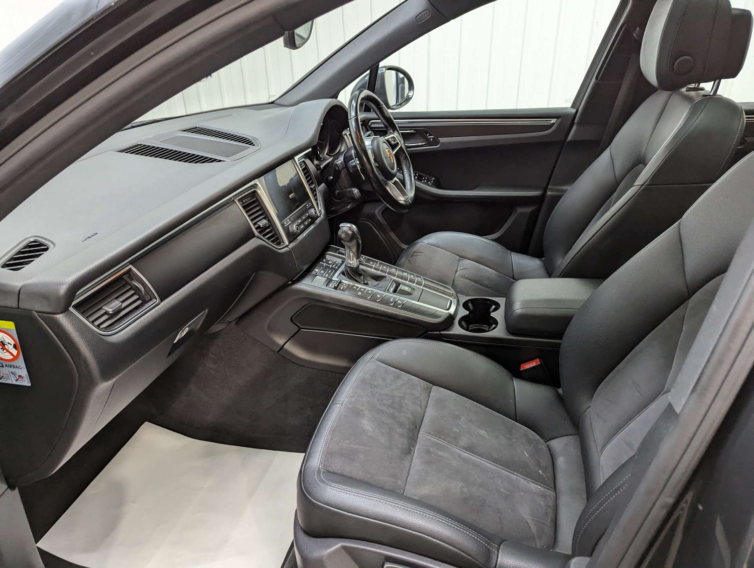 Used Porsche Macan 2016 for sale - 76005381: Photo 54