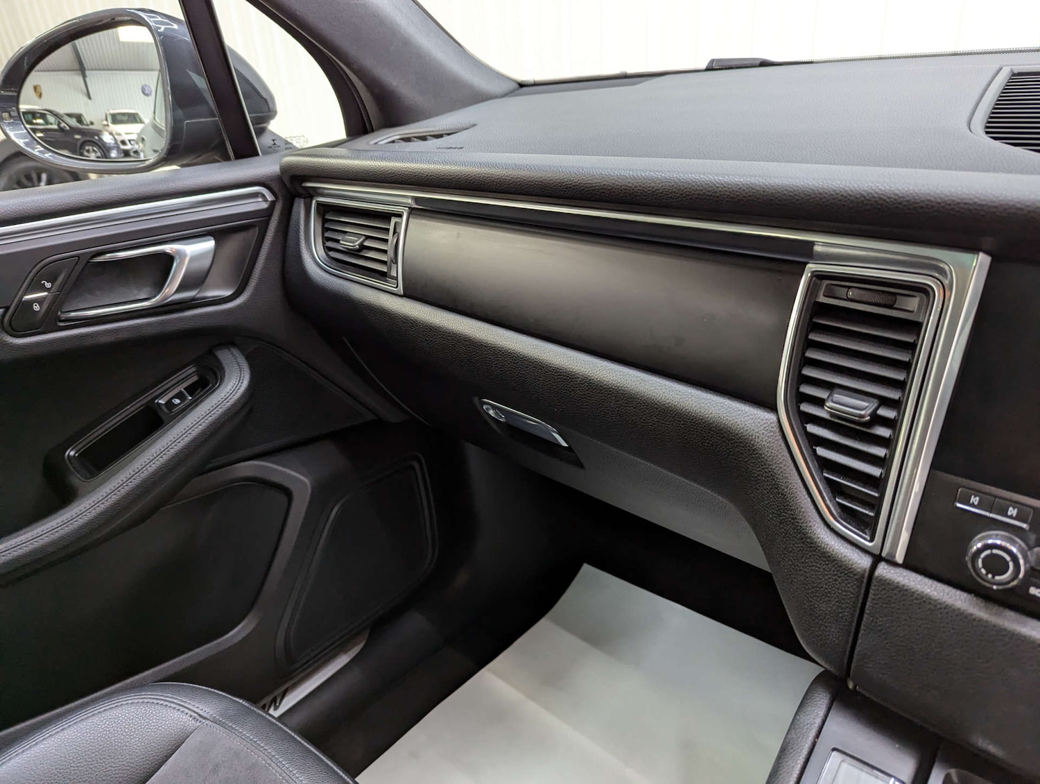 Used Porsche Macan 2016 for sale - 76005381: Photo 91