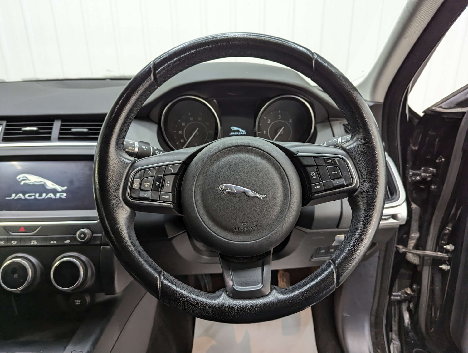 Used Jaguar E-Pace 2018 for sale - 77127333: Photo 75