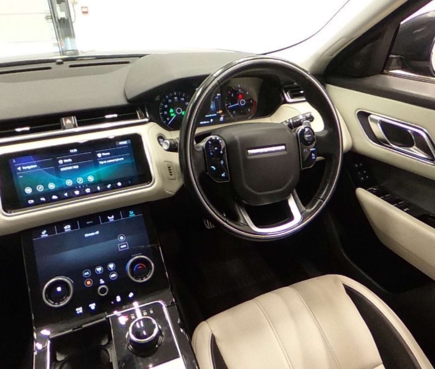Used Land Rover Range Rover Velar 2018 for sale - 76142022: Photo 3