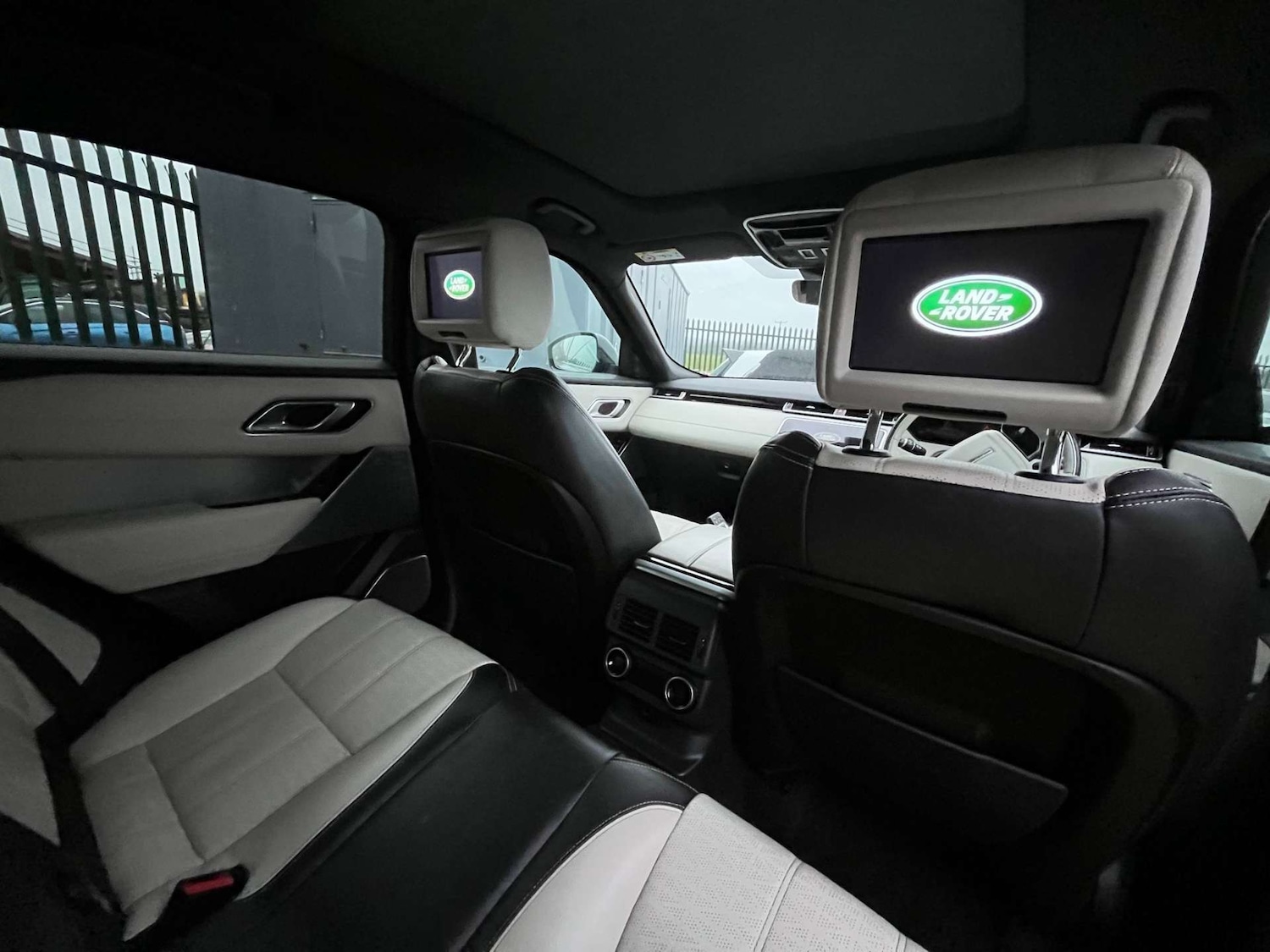 Used Land Rover Range Rover Velar 2017 for sale - 77045721: Photo 13