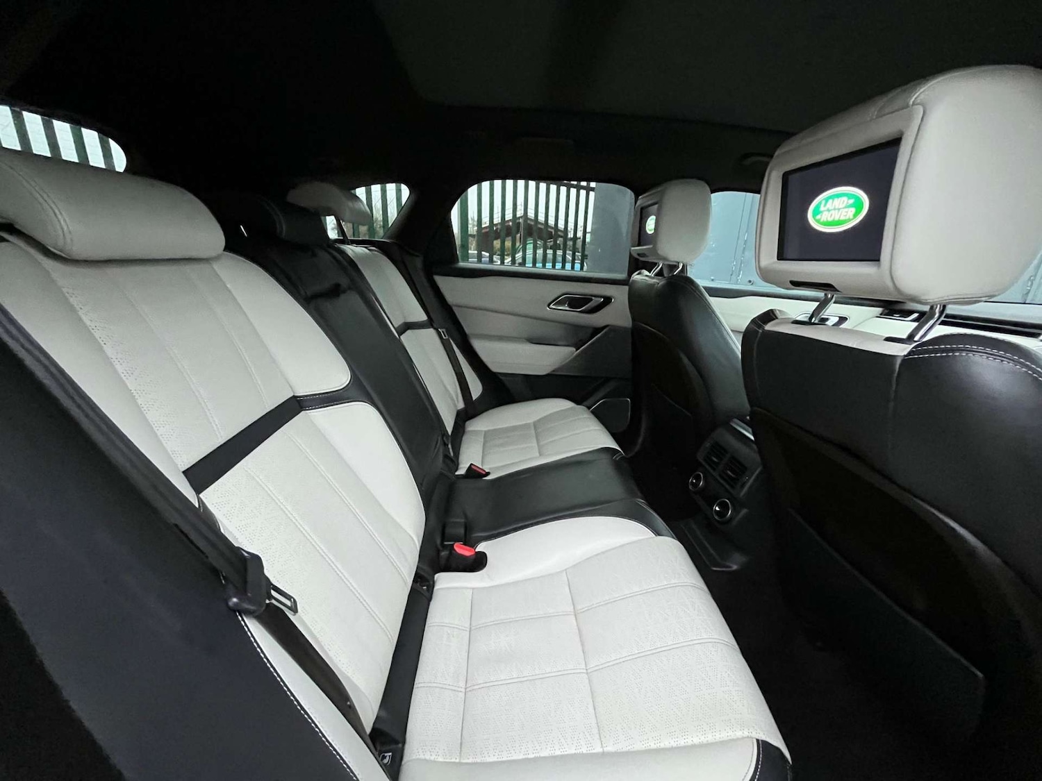 Used Land Rover Range Rover Velar 2017 for sale - 77045721: Photo 19