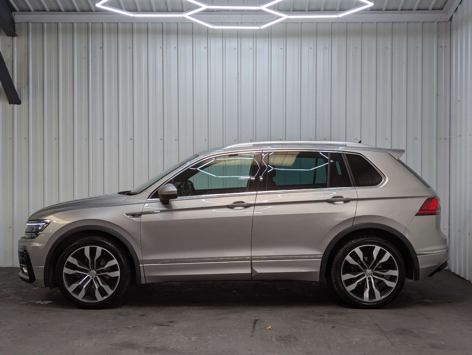 Used Volkswagen Tiguan 2016 for sale - 76940196: Photo 15