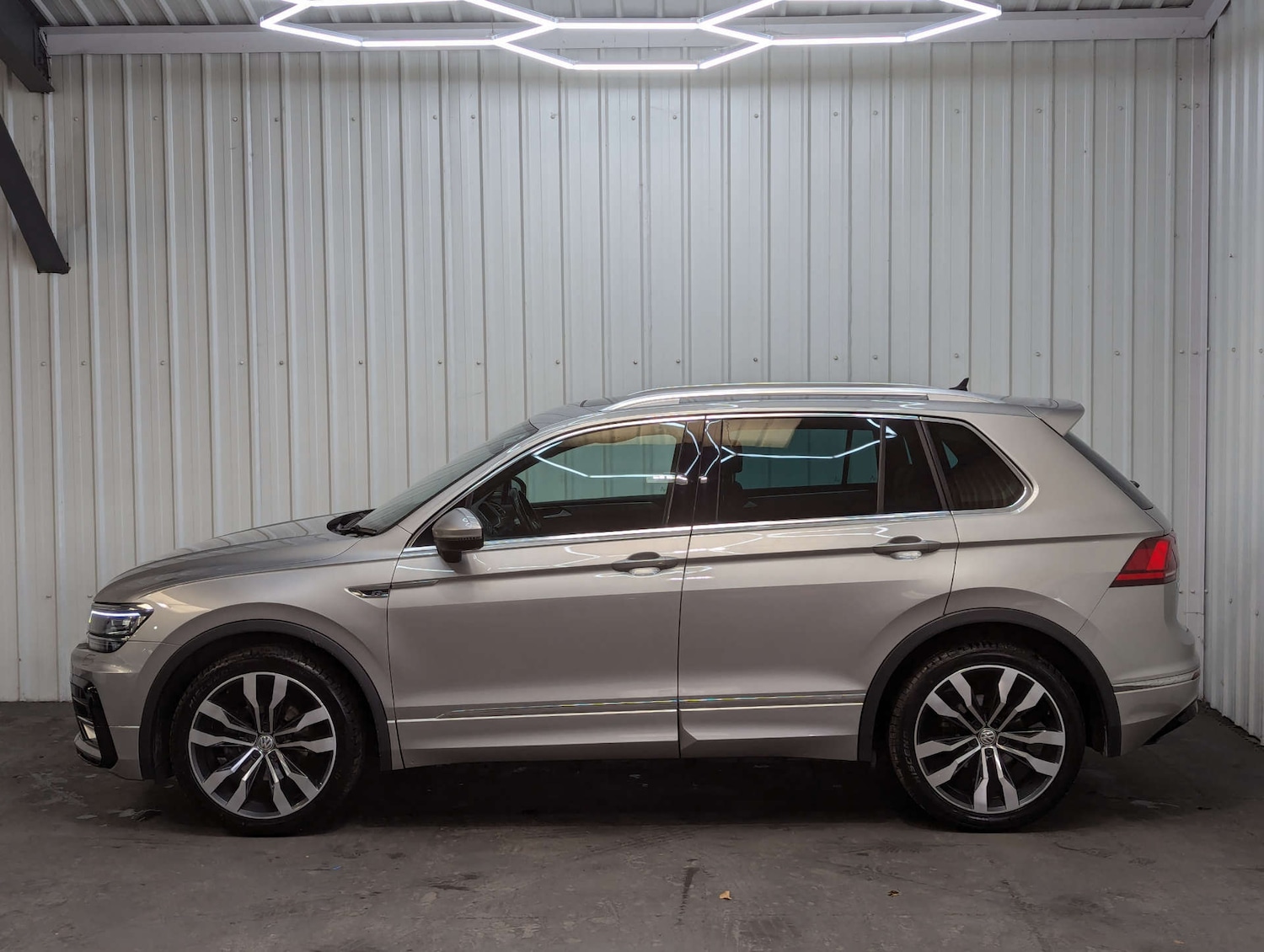 Used Volkswagen Tiguan 2016 for sale - 76940196: Photo 16