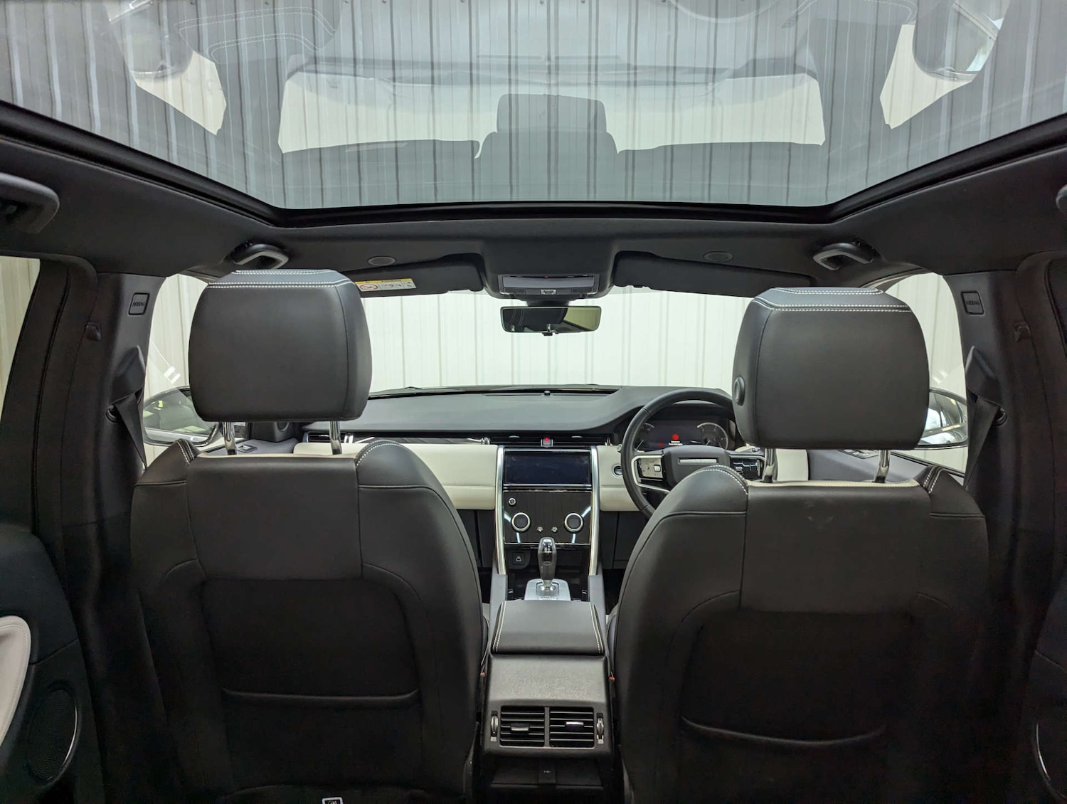 Used Land Rover Discovery Sport 2022 for sale - 77897112: Photo 3