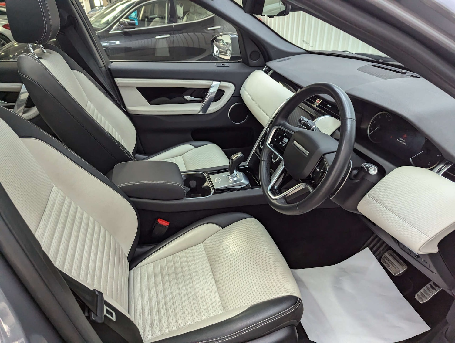 Used Land Rover Discovery Sport 2022 for sale - 77897112: Photo 45